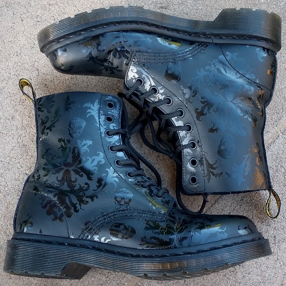 doc martens cassidy skull